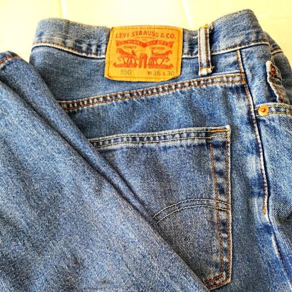 💗HP💗  Levi  Jeans - Picture 2 of 6